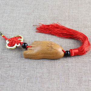 Colgante de madera de durazno para coche, adorno decorativo que aporta contento y felicidad al interior del vehículo, ideal como regalo. - Product Image 3