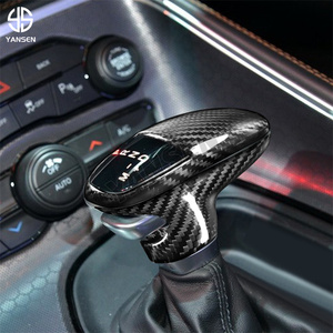 Pommeau de levier de vitesse pour Dodge Challenger 2015 + 2016 2017 LHD en fibre de carbone véritable Accessoires d'intérieur automobile - Product Image 1