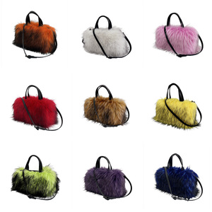 Nouveau femmes <span class=keywords><strong>en</strong></span> peluche PU fourre-tout <span class=keywords><strong>bandoulière</strong></span> <span class=keywords><strong>sac</strong></span> à main Imitation fourrure de raton laveur hiver oreiller doux Cool Style Y2K - Product Image 2