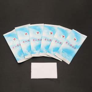 Lingettes nettoyantes jetables personnalisées pour les mains et la bouche, emballées individuellement, non tissées, avec logo, pour restaurants - Product Image 1