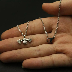 Ciondolo a Forma di Pipistrello per Donne, Piccola Collana con Animale di Halloween, Gioiello a Forma di Pipistrello, Grazioso Amuleto Spettrale, Dolce Regalo per Lei - Product Image 5