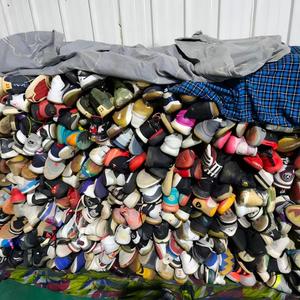 Calzado Deportivo de Segunda Mano, Grado A, Marcas Internacionales, Venta al Por Mayor de Zapatos de Baloncesto y <span class=keywords><strong>Tenis</strong></span> Usados - Product Image 2