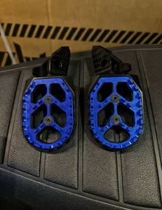 Repose-pieds de course en alliage d'aluminium CNC KYZ, anodisés rouge, compatibles avec la moto électrique Sur-Ron Light Bee X S, accessoires tout-terrain - Product Image 3