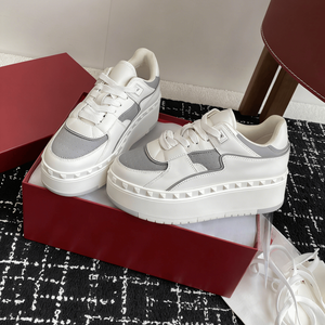 Baskets blanches à plateforme pour femmes, avec bordure cloutée, à lacets, style décontracté urbain - Product Image 2