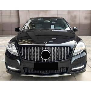 กระจังหน้าทรง GT สีเงินและดำ ดีไซน์แบบ <span class=keywords><strong>Panamericana</strong></span> สำหรับรถยนต์ Mercedes Benz R CLASS W251 ปี 2011 2012 2013 2014 2015 2016 2017 - Product Image 2