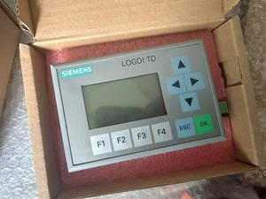 หน้าจอแสดงผลข้อความ 6ED1055-4MH00-0BA0 หน้าจอเบรกเกอร์วงจรสำหรับรุ่น 6ED10554MH000BA0 6ED1055-4MH00-0BA0 - Product Image 1