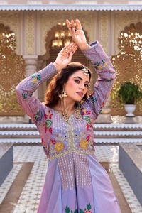 ชุดเดรส Anarkali คุณภาพพรีเมียมสำหรับผู้หญิง ประดับตกแต่งอย่างสวยงาม เหมาะสำหรับงานแต่งงาน งานเฉลิมฉลอง และโอกาสพิเศษ มีจำหน่ายในราคาที่เข้าถึงได้ - Product Image 3