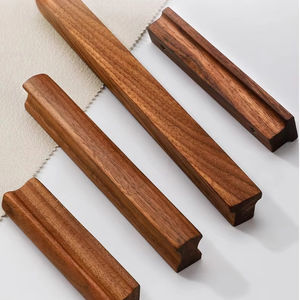 Boutons et poignées de meuble en bois de noyer sur mesure, poignées de commode en noyer noir massif, poignées de tiroir minimalistes japonaises pour armoire - Product Image 5