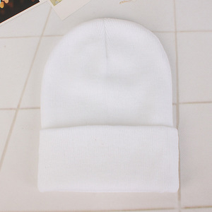Vente en Gros de Nouveaux Bonnets d'Hiver Tricotés pour Hommes avec Logo Brodé et Chaud - Product Image 5