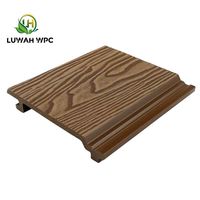 Panneaux muraux imperméables WPC de style design contemporain Revêtement extérieur grain de bois de forme carrée en érable