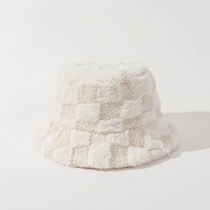 Sombrero de pescador a cuadros al por mayor en stock, gorro de invierno de felpa suave para mujer, sombrero tipo cubo de piel sintética para mujer - Product Image 3