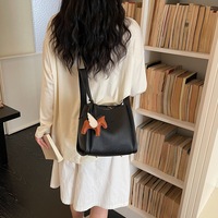 Sac à main de luxe pour femme en PU grain litchi, sac seau, sac bandoulière simple avec fermeture magnétique, léger, style urbain et épuré