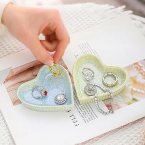 Plateau à bijoux en céramique transfrontalier, style européen/nordique, en forme de cœur, pour rangement de bijoux et bibelots, décoration intérieure, Saint-Valentin - Product Image 3