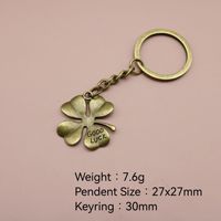 Porte-clés porte-bonheur à quatre feuilles gravé, en alliage de zinc, talisman pour la Saint-Patrick, cadeau pour hôtesse