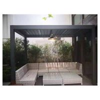 Pergola motorisée en aluminium avec lames orientables, cadre thermolaqué, idéale pour jardin, terrasse et cour.