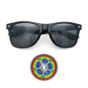 Lunettes de soleil à diffraction prismatique 3D avec lumières LED, design en forme de cœur, effet arc-en-ciel, style tendance, monture en plastique pour fêtes et festivals - Product Image 3