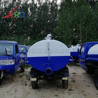 Camion de vidange des fosses septiques diesel à 3 roues, à performance stable, pour l'aspiration des eaux usées et le nettoyage des sites sanitaires ruraux