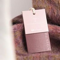 Étiquettes de suspension pour vêtements épaisses, étiquettes en papier gaufré, étiquettes de suspension personnalisées pour vêtements