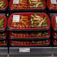 Barquettes alimentaires jetables en plastique PP pour plats à emporter, boîtes de restauration rapide, assiettes de voyage modernes en plastique, vente en gros