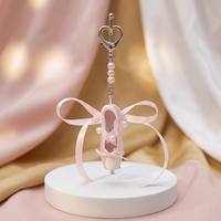 Llavero Elegante de Satén Rosa con Colgante de Zapatilla de Ballet, Decoración de Perlas y Anillo Metálico, Directo de Fábrica, para Regalo de Cumpleaños, a la Moda