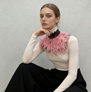 Boa/Écharpe en plumes de dinde naturelles de qualité supérieure, élégant accessoire de col faux pour les costumes d'Halloween, les bals masqués et les fêtes à thème - Product Image 1