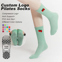 Chaussettes de Pilates antidérapantes en tricot numérique avec logo personnalisé, soutien de la voûte plantaire, compression, chaussettes mi-mollet pour studio de yoga, fabricant OEM ODM