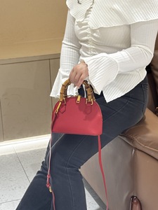 Nuova Borsa Bowling Retrò in Vera Pelle di Nicchia, Borsa a Spalla da <span class=keywords><strong>Donna</strong></span> di Alta Gamma in Pelle Bovina di Primo Strato con Dettagli in Bambù, Vendita all'Ingrosso - Product Image 6