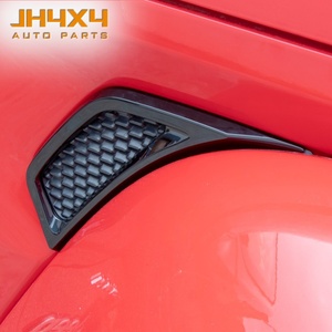 Accessoires 4x4 : Garniture de protection de passage de roue rouge, noir et argent pour Jeep Wrangler JL Gladiator JT 2018+ - Product Image 2