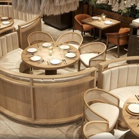 Ensemble de mobilier de restaurant style bohème : banquettes en bois, fauteuils olive, tables à manger – Pack complet en gros