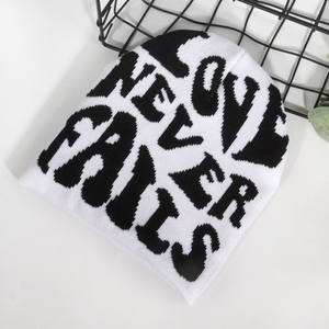 LOVE NEVER FAILS Hip-Pop Slogan Unisexe Y2K Bonnet à la mode en tricot élastique pour femmes/hommes Crâne chaud C pour le cyclisme d'hiver - Product Image 6
