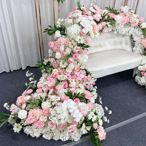 <span class=keywords><strong>Fiori</strong></span> Artificiali in Seta Inclusi Rose Bianche, Rose <span class=keywords><strong>Rosa</strong></span>, Ortensie, Margherite e Fogliame Disposti Come Sfondo Decorativo - Product Image 2