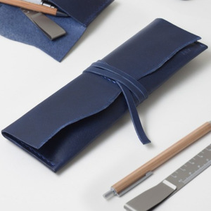 Wholesale <b>leather</b> pen storage bags, Korean style minimalist pen cases, solid color square universal stationery bags. - Product Image 3