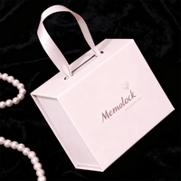 Petite boîte d'emballage de parfum rigide en carton rose personnalisée pour bougie cadeau Boîtes en papier magnétiques pliantes avec poignée en ruban en gros