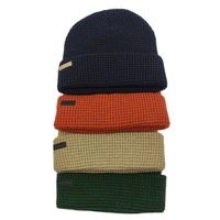 Bonnet en tricot gaufré 100% acrylique, bonnet chaud pour l'automne et l'hiver avec logo en cuir embossé personnalisé