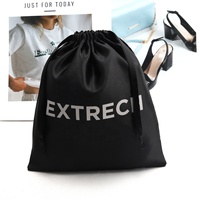 Sac à poussière en satin noir imprimé de logo personnalisé pour extension de cheveux Cadeau de perruque en tissu de soie réutilisable Rangement de maillots de bain Pochette en satin