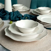 24 pièces de services de table en porcelaine fine avec bordure dorée pour hôtels et restaurants