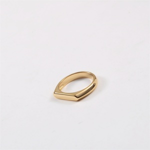 แหวนสแตนเลสสตีลเรียบง่าย ชุบทองรูปตัว D สำหรับใส่เป็นต่างหู - Product Image 5