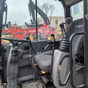 Mini-excavatrice Hyundai de 6 tonnes avec godet de creusement, équipement de construction d'occasion, moteur Cummins, modèle 2022, contrôlée par PLC - Product Image 5