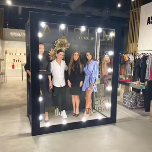 Stand de Fondo de Tela Personalizado para Bodas con Estuche para Fotos de Revista en Venta - Product Image 1