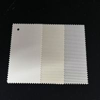 Tissu de protection solaire à 1 % d'ouverture, matière première super résistante à la déchirure et haute résistance pour stores enrouleurs résidentiels et commerciaux