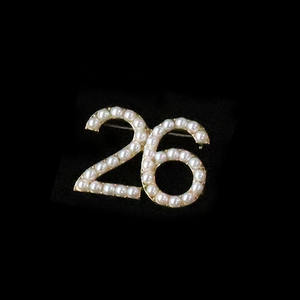 Прямая цена с завода, арабские цифры, 1-100 жемчужные булавки, можно на заказ, греческая цифровая брошь, 1920 цифровая жемчужная брошь со стразами - Product Image 3