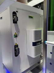 Climatiseur industriel Qutu 300W (1020 BTU) certifié CE - Durabilité conçue avec précision pour les armoires et les cabines de télécommunications extérieures haute puissance - Product Image 3