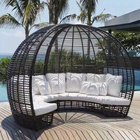 Ensemble de mobilier d'extérieur en rotin tressé pour jardin et terrasse, comprenant chaise longue de conversation, lit de repos rond de plage et mobilier de jardin d'extérieur 'Bird Cage'