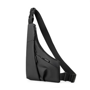 Sac à dos de voyage en gros ajusté pour homme, en cuir, avec porte-cartes triangulaire, idéal pour le sport, le cyclisme et l'équitation - Product Image 2