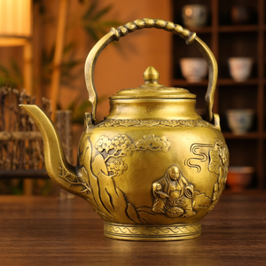 Théière en métal orientale avec couvercle et poignée, couleur dorée, motif Bouddha en relief - Product Image 3