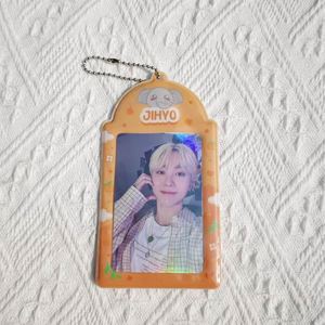 Porta Tarjetas de Crédito y Photocards de Kpop Personalizado con Material de PVC Transparente y Llavero - Product Image 6