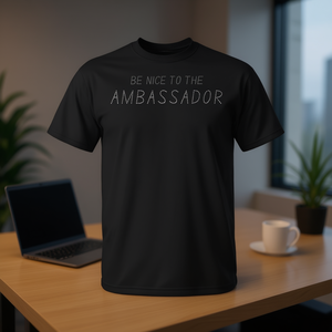 T-shirt « Be Nice To The Ambassador » pour la reconnaissance professionnelle - Product Image 3