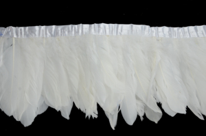 15-20cm teñido blanco precio competitivo hecho a mano ganso Nagorie pluma enhebrado flecos 5-8 ''para decoración de fiesta de Carnaval - Product Image 2