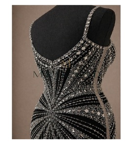 Robe longue exclusive en soie à fines bretelles avec strass noirs, idéale pour les réceptions de mariage et les soirées de gala - Product Image 1