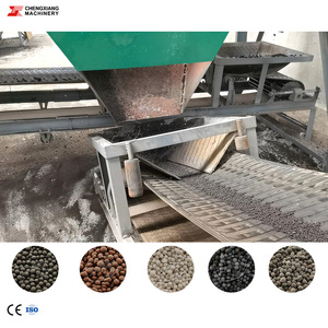 Machine de granulation automatique d'engrais organique à bas prix Chengxiang, équipement de production de <span class=keywords><strong>fumier</strong></span> pour volailles, équipement de traitement du <span class=keywords><strong>fumier</strong></span> animal - Product Image 1